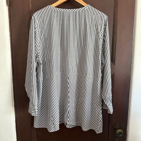 J.JILL | Grey and White Striped Button down Tunic Blouse | Extra large Petite - Picture 2 of 6